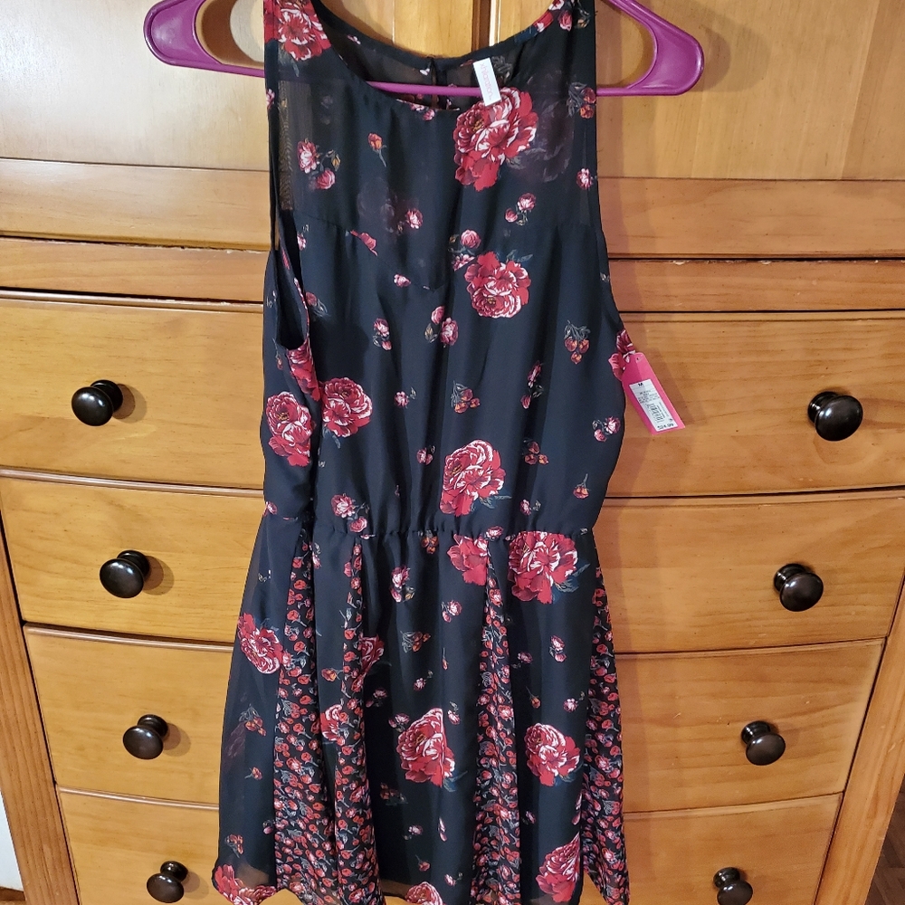 Adorable sleeveless dress